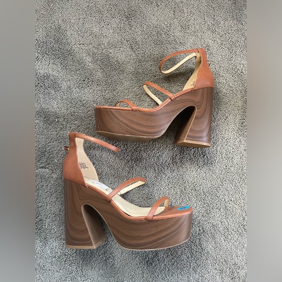 NWOT Jessica Simpson Saveria Brown Pleather Chunky Myscene Platform Heels Size10 - Picture 2 of 7